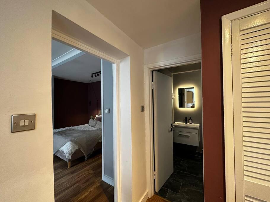 לונדון Spacious Studio For 4 Near Regents Park N1 מראה חיצוני תמונה